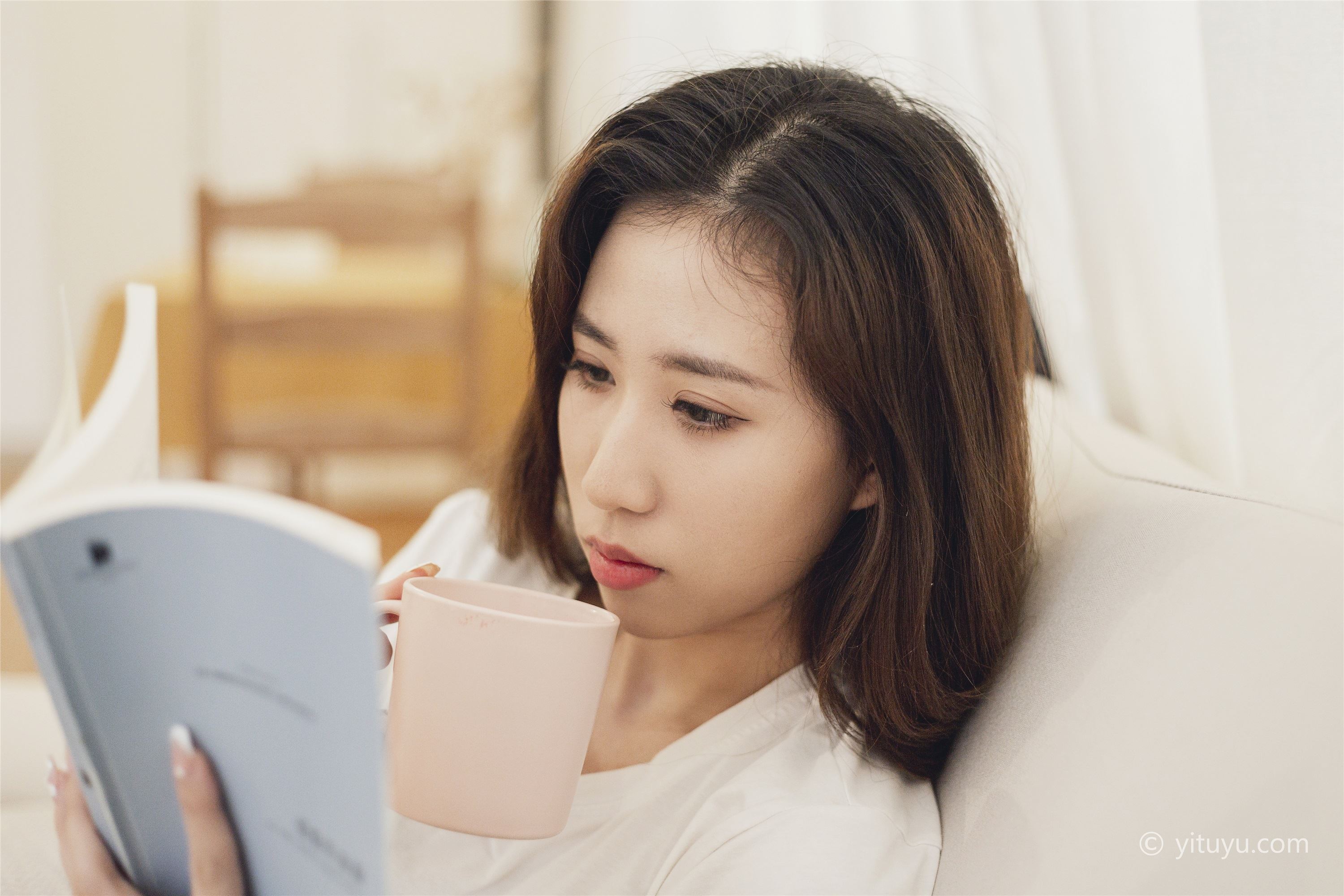 YITUYU艺图语  2021.07.07 独自醒来 Jenny